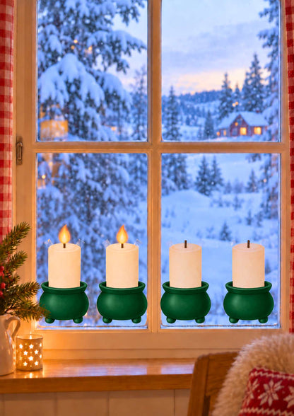 Gröna adventsljusstakar i fönstret