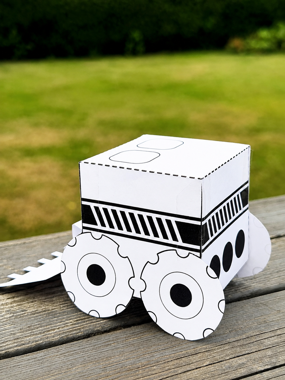 Traktor 3D-pyssel i papper för barn