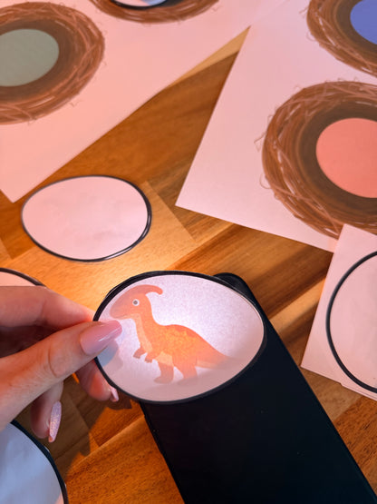 orange dinosaurie i Lys med ficklampa – Sortera dinosaurieägg